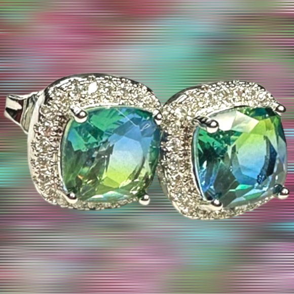 Silver and Green Gemstone
Square Stud Earring - Picture 14 of 16